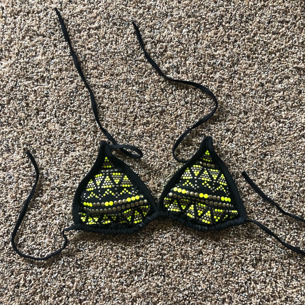 Xhilaration bikini top - small